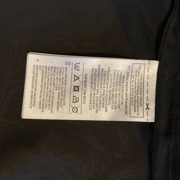 Adidas jacket sheer fabric with stripes on arms / zipper front, cropped size L - Picture 9 of 11